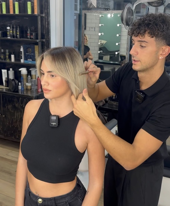 Michele Lista al lavoro nel salone di Napoli